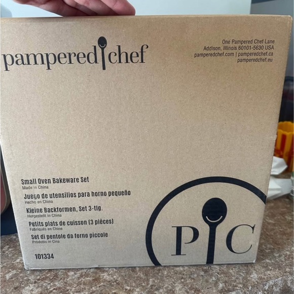 Pampered Chef Deluxe Air Fryer & Oven with Bakeware set - Picture 5 of 5